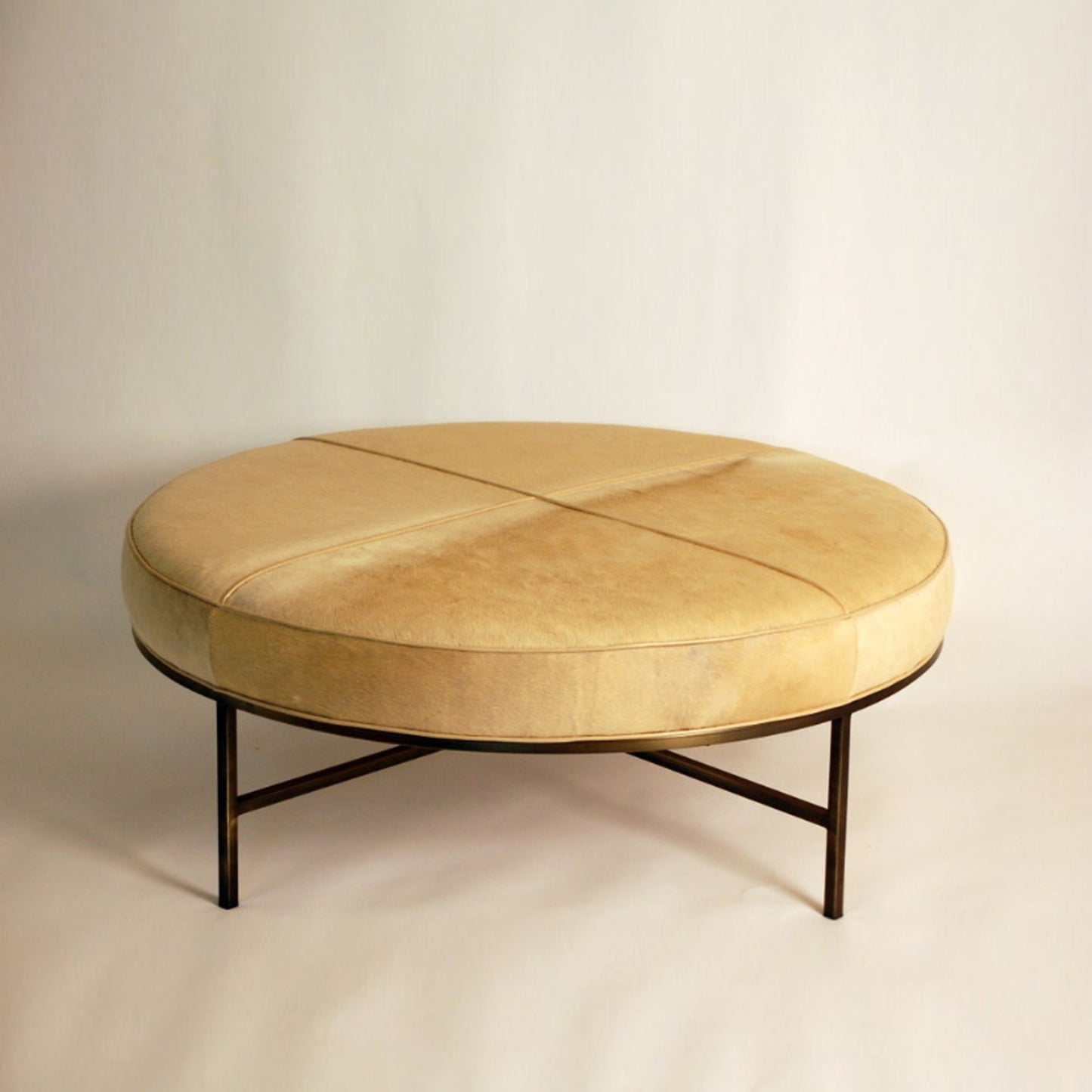 Ottoman 'Tambour' en cuir naturel