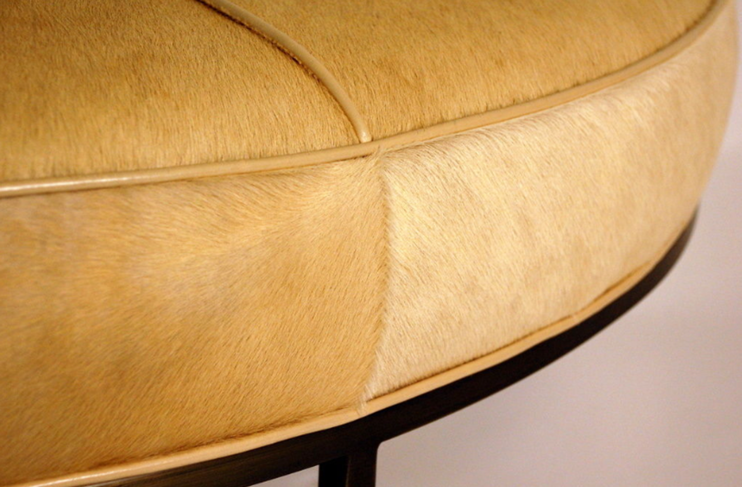 Ottoman 'Tambour' en cuir naturel