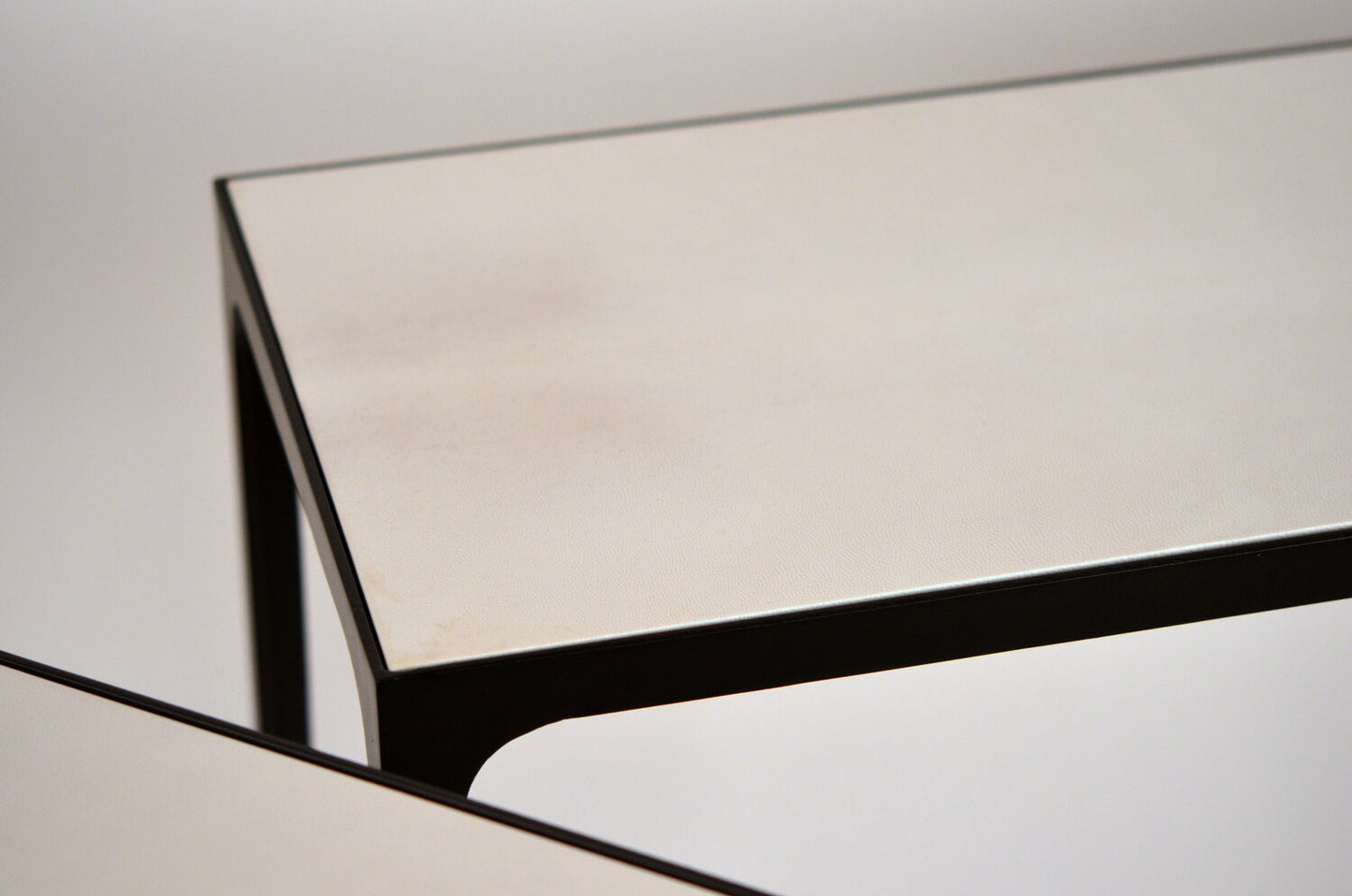 Large console 'Esquisse' avec plateau en parchemin