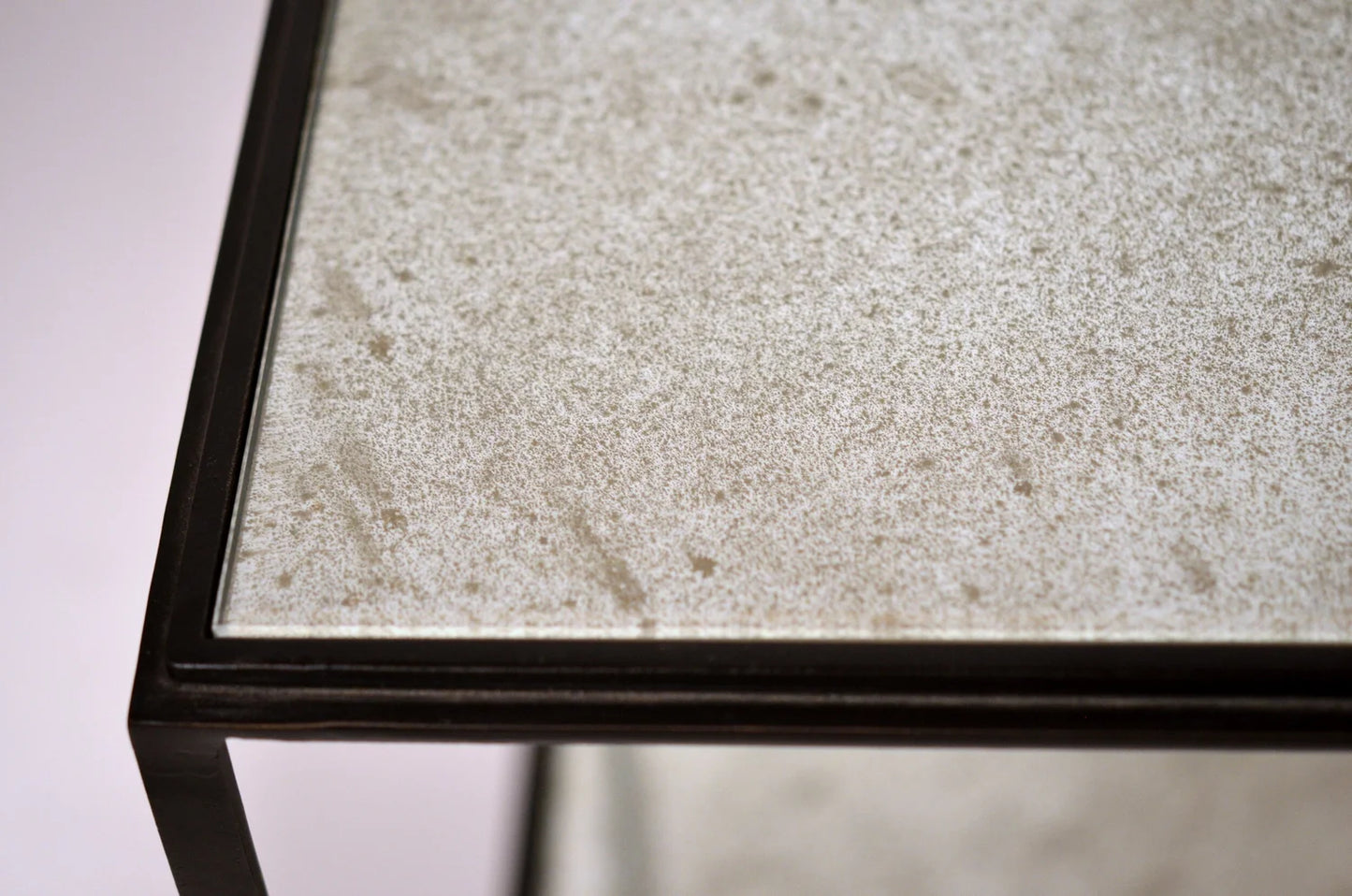 Tables 'Rectiligne' à double plateaux en miroir