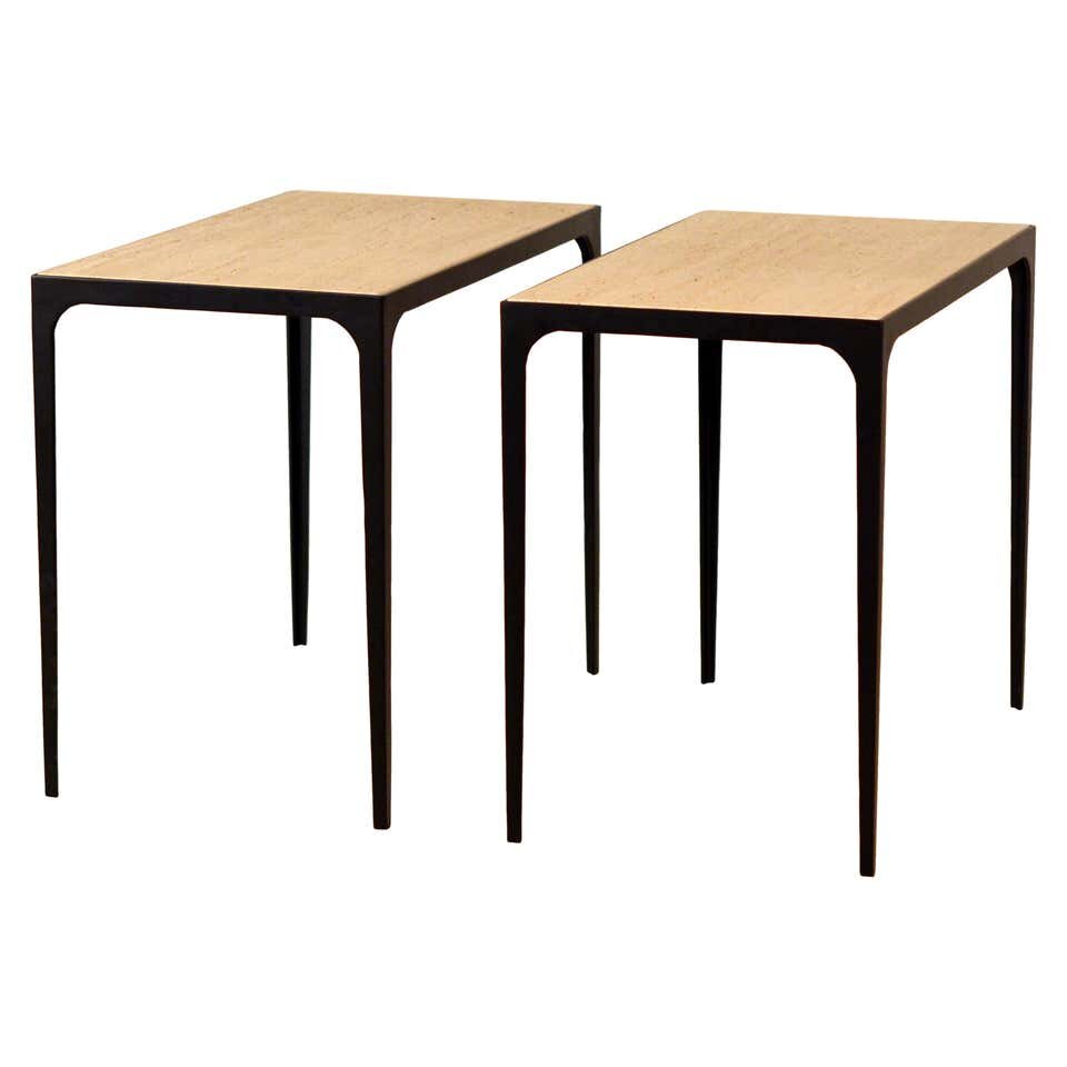 Paire de tables d'appoint 'Esquisse' avec surface en travertin