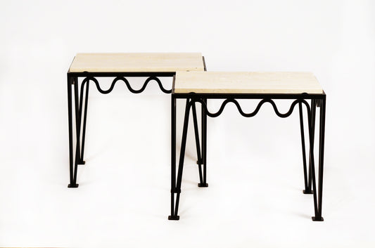 Paire de table 'Méandre' avec surface en Travertin