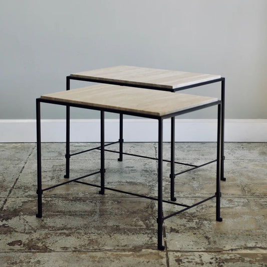 Paire de tables d'appoint 'Diagramme' avec plateau en Travertin