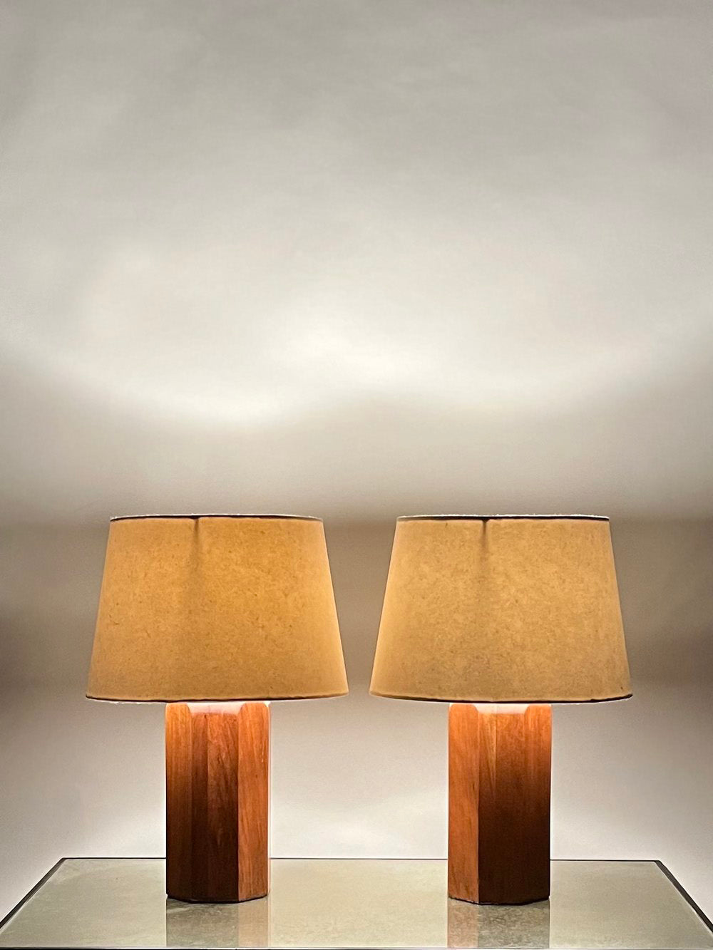 Paire de lampes 'Octogone' en Noyer