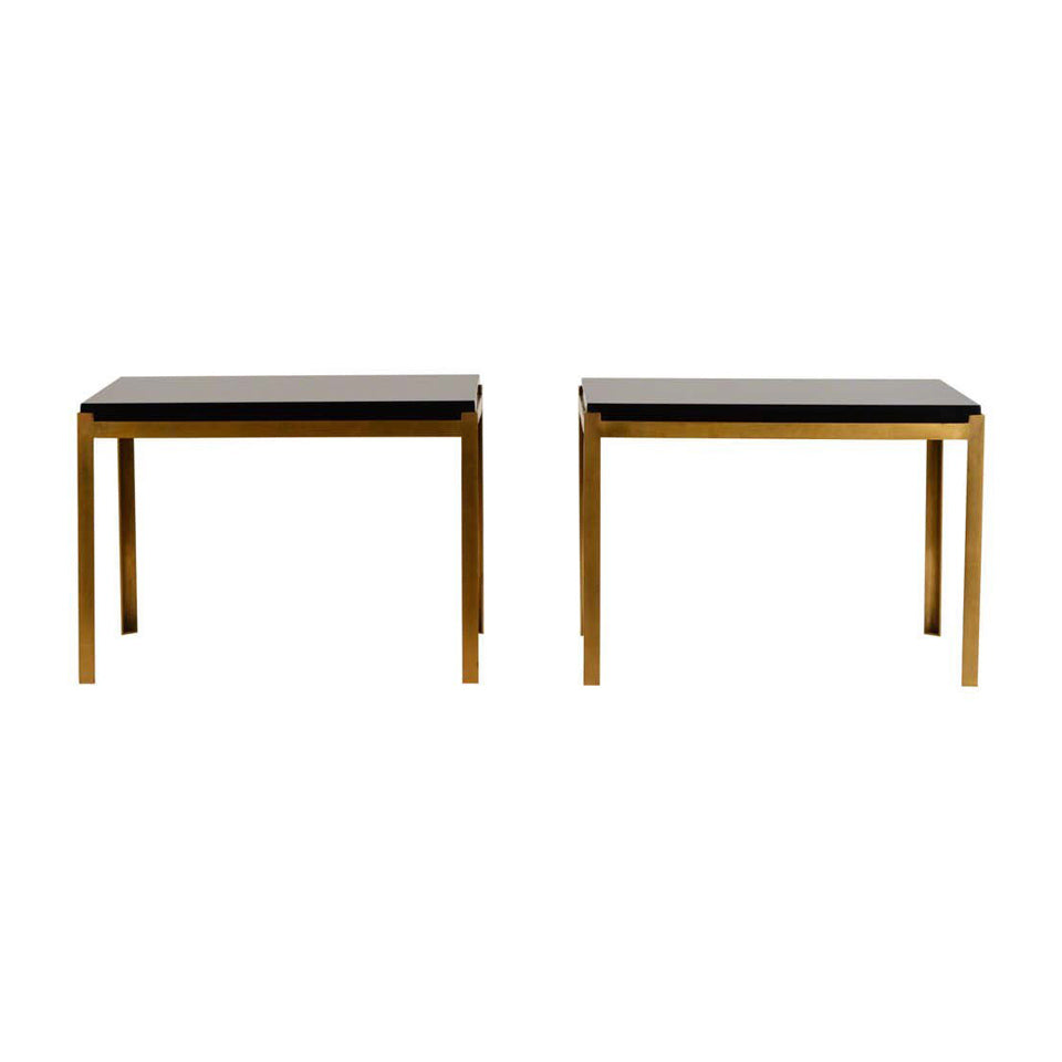 Paire de tables 'Caisson' en laiton et surface noire laquée