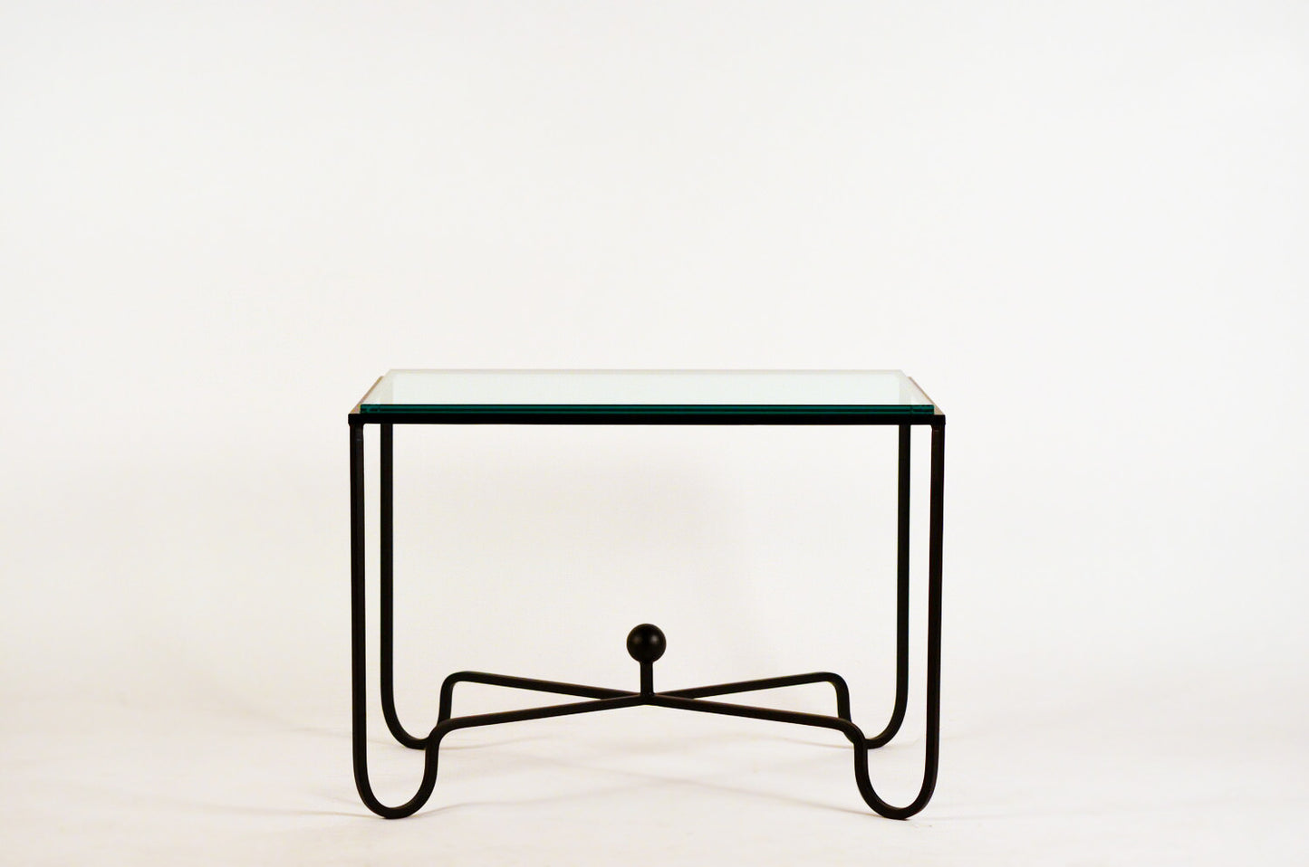 Paire de tables d'appoint 'Entretoise' avec surface en verre