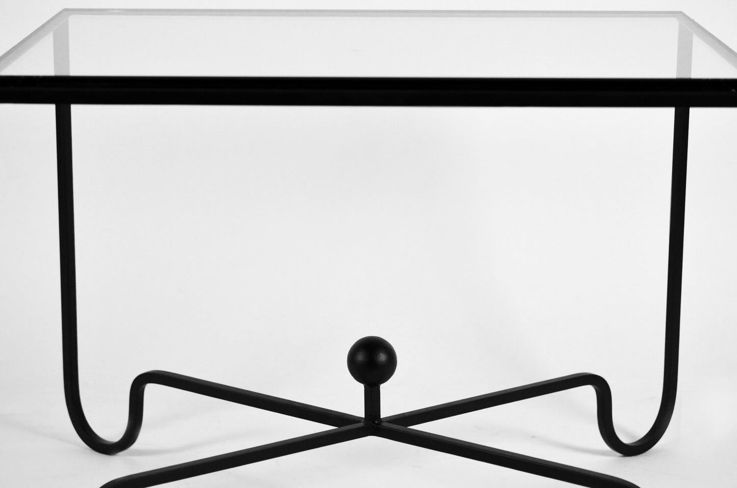 Paire de tables d'appoint 'Entretoise' avec surface en verre