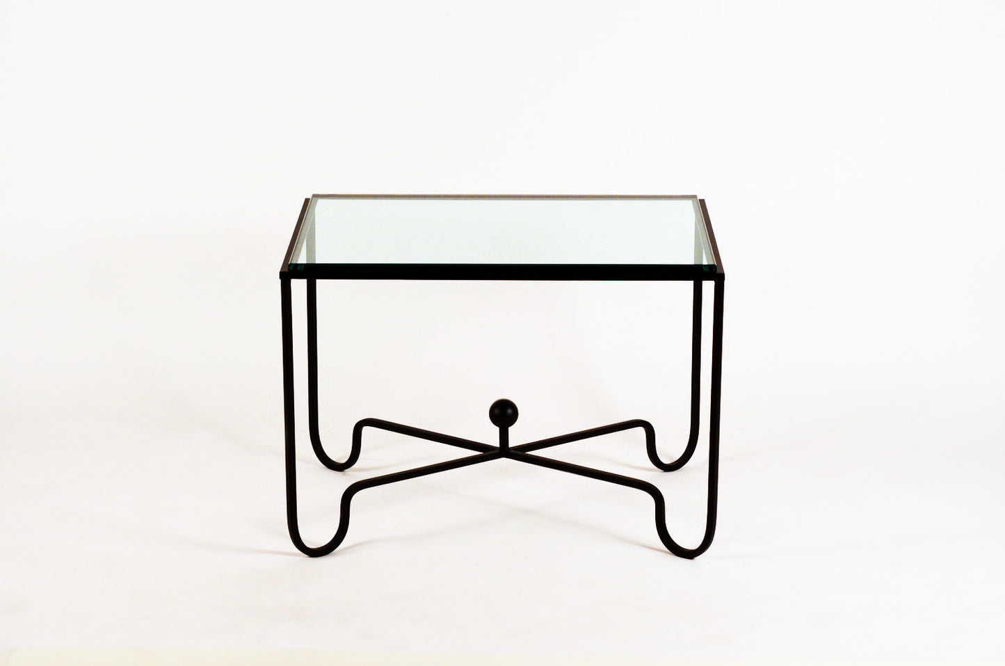 Paire de tables d'appoint 'Entretoise' avec surface en verre