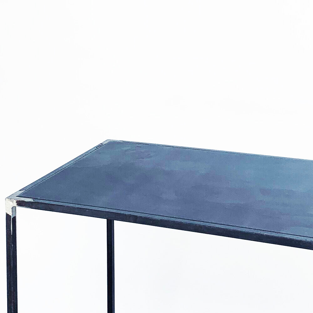 Paire de haute table de présentation 'Filiforme'