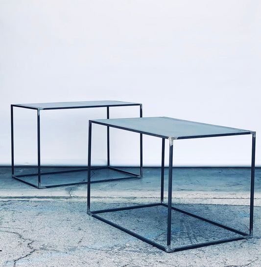 Paire de table d'appoint 'Filiforme' en metal