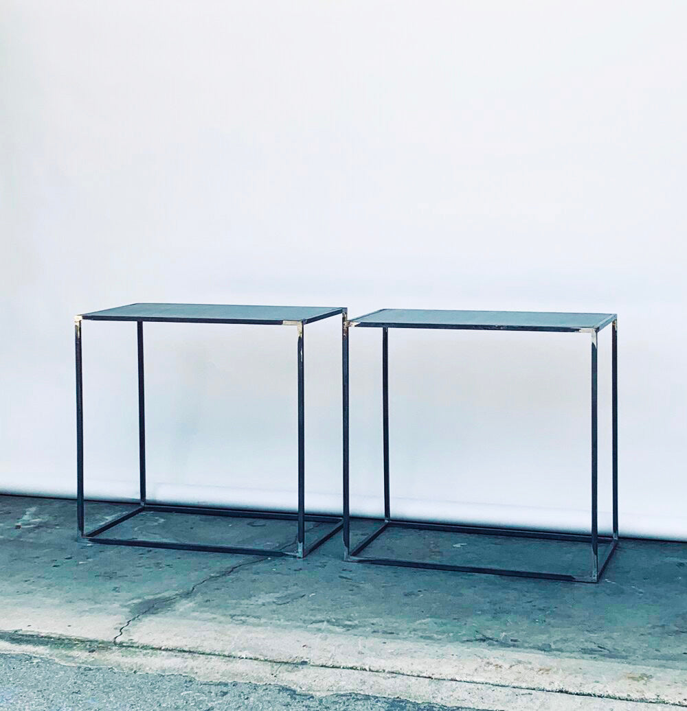 Paire de table d'appoint 'Filiforme' en metal