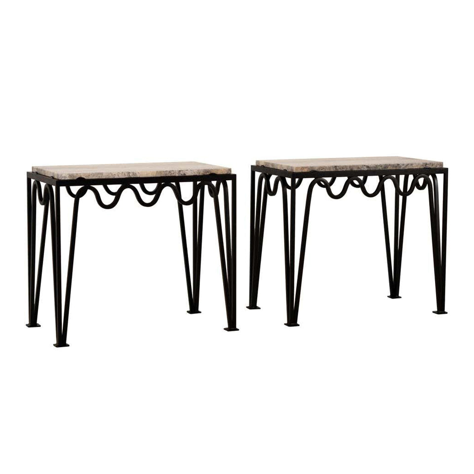 Paire de tables d'appoint avec surface en travertine argenté