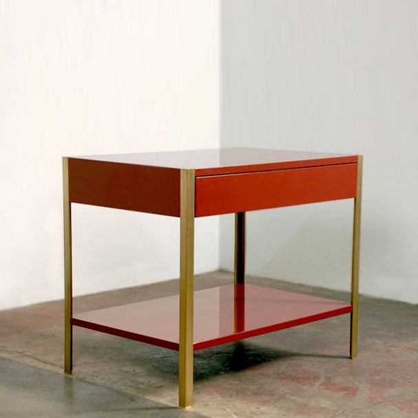Paire de tables de chevet laquée Bordeaux