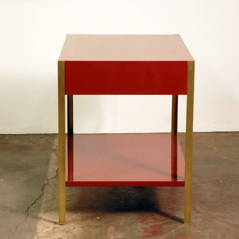 Paire de tables de chevet laquée Bordeaux