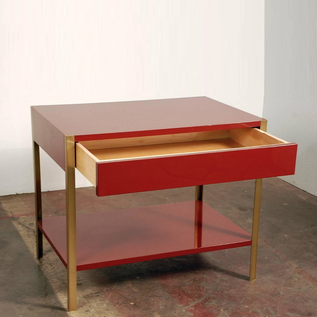 Paire de tables de chevet laquée Bordeaux
