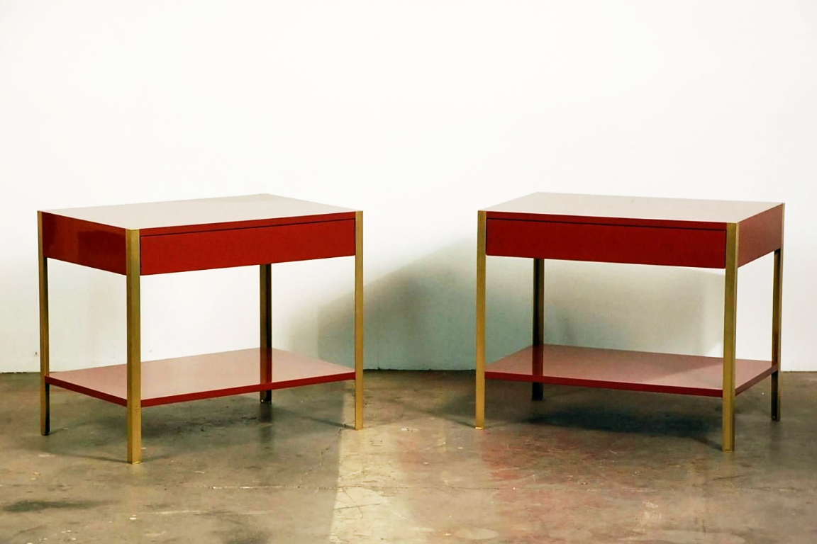 Paire de tables de chevet laquée Bordeaux