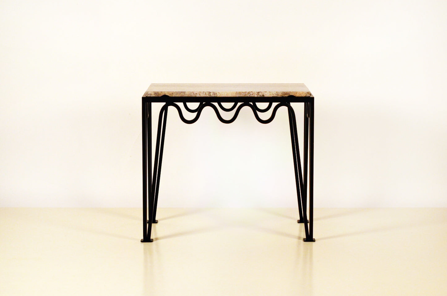Table d'appoint 'Méandre' avec plateau en Travertin polis