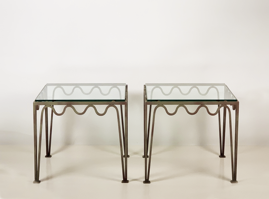 Paire de tables d'appoint carrée 'Méandre' verdigris et plateau verre