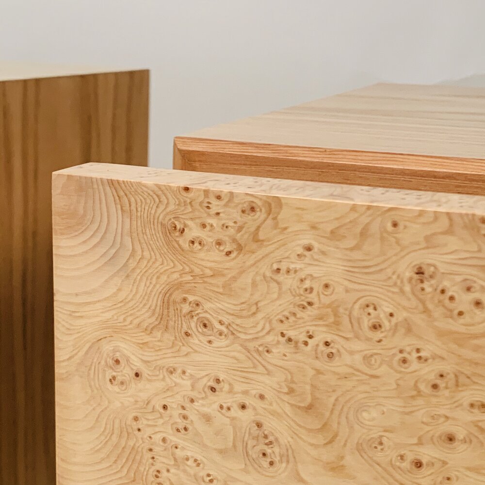 Table de chevet 'Amboine' finition bois d'écorce