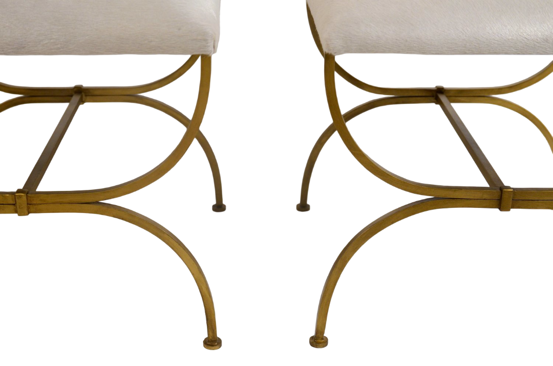 Paire de grands strapontin 'Arcade' doré en peau de vache