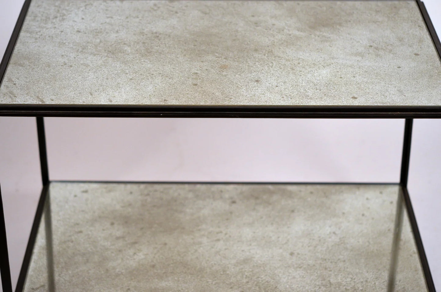 Tables 'Rectiligne' à double plateaux en miroir