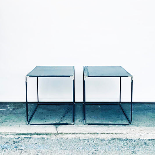 Paire de table d'appoint 'Filiforme' en metal